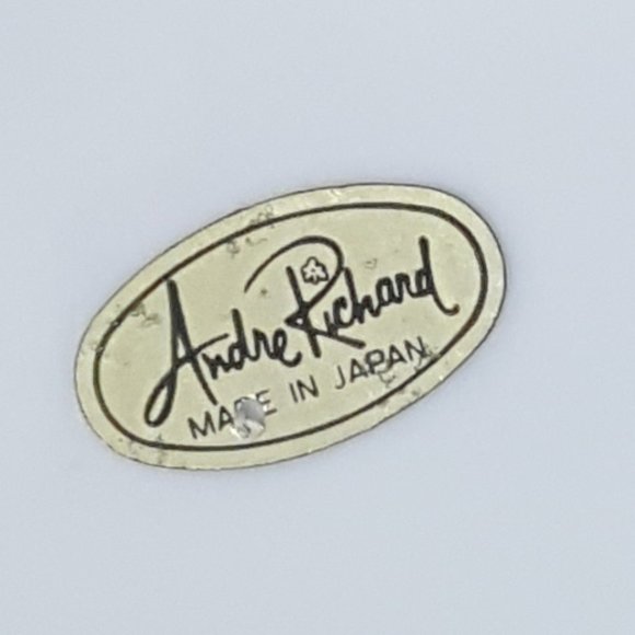 Vintage Ceramic/Bisque Trinket Container with Lid - - Picture 4 of 6